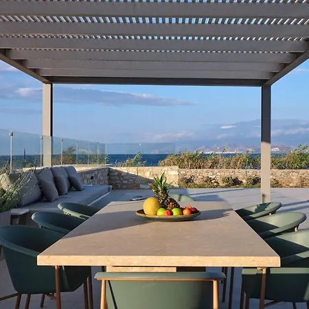 La Waterfront Villa *